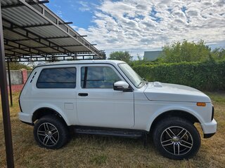 2018 Lada (ВАЗ) 2121 (4x4) Urban I Рестайлинг, белый, 650000 рублей, вид 3