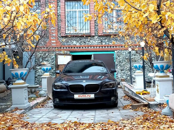 2010 BMW 7 серии 750Li xDrive V (F01/F02/F04), серый - вид 6