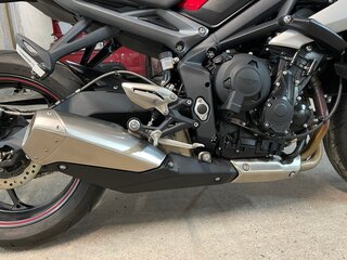 2016 Triumph Street Triple, красный, 840000 рублей, вид 3