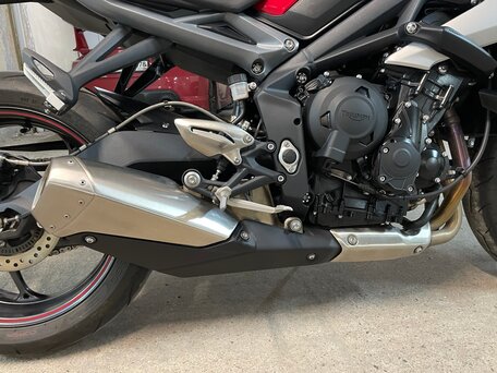 2016 Triumph Street Triple, красный, 840000 рублей, вид 3
