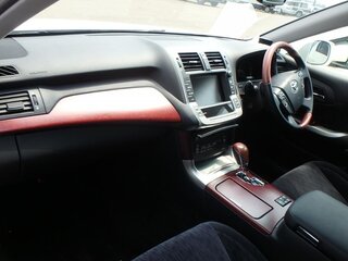2011 Toyota Crown Majesta V (S200), белый, 1248000 рублей, вид 3