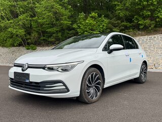 2021 Volkswagen Golf VIII, белый, 1695000 рублей, вид 3
