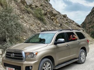 2008 Toyota Sequoia II, бежевый, 2900000 рублей, вид 2
