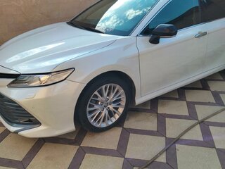 2019 Toyota Camry VIII (XV70), белый, 1970000 рублей, вид 2