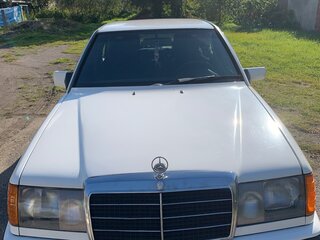 1988 Mercedes-Benz W124 230, белый, 400000 рублей, вид 1