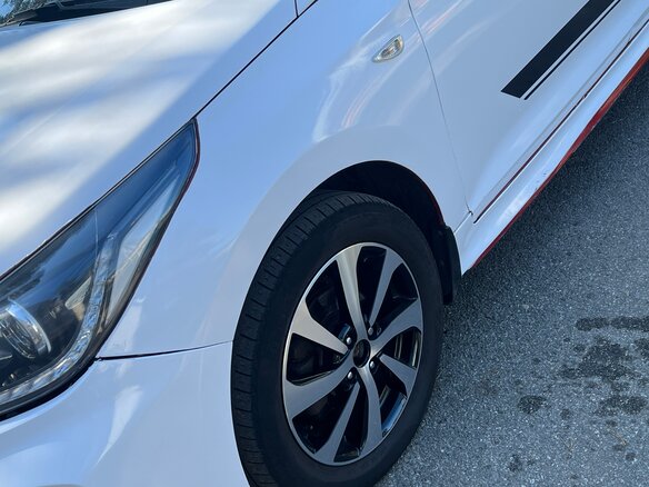 2019 Hyundai Solaris II, белый, 900000 рублей - вид 4