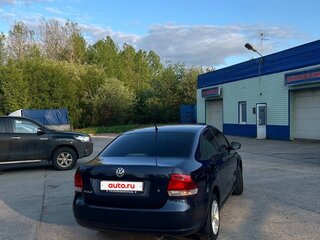 2013 Volkswagen Polo V, синий, 700000 рублей, вид 3