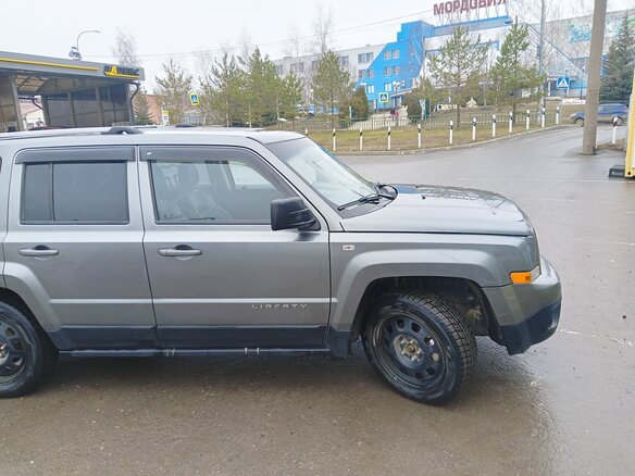 2012 Jeep Liberty (Patriot), серый, 1250000 рублей - вид 16