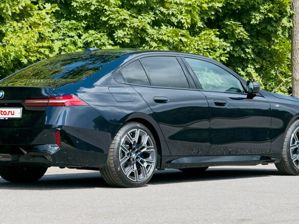 2024 BMW 5 серии 520d xDrive VIII (G60/G61/G68), синий, 7325000 рублей - вид 7
