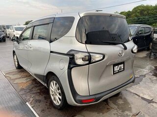 2016 Toyota Sienta II, серебристый, 990000 рублей, вид 5