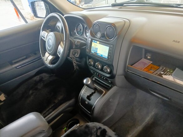 2012 Jeep Liberty (Patriot), серый, 1250000 рублей - вид 11