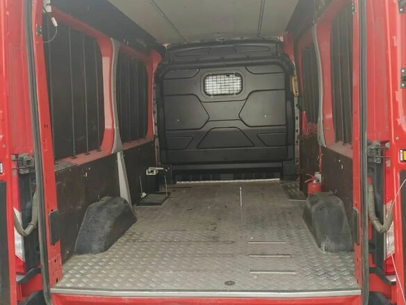 2017 Ford Transit, красный, 1900000 рублей - вид 5