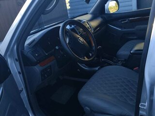 2007 Toyota Land Cruiser Prado 4-speed 120 Series Рестайлинг, серебристый, 2250000 рублей, вид 4
