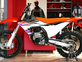 2024 KTM 250 SX F, красный, 1259900 рублей, вид 3