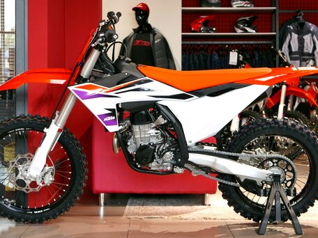 2024 KTM 250 SX F, красный, 1259900 рублей, вид 3