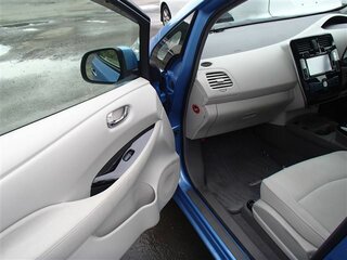 2013 Nissan Leaf (EM57) I (ZE0/AZE0), голубой, 1299000 рублей, вид 4