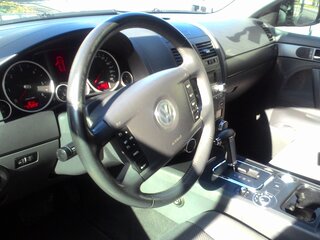 2009 Volkswagen Touareg I Рестайлинг, чёрный, 880000 рублей, вид 3