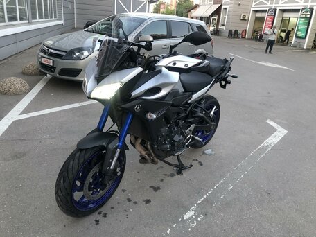 2015 Yamaha MT-09 Tracer (FJ-09), серебристый, 700000 рублей, вид 2