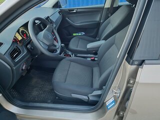 2020 Volkswagen Polo VI, бежевый, 1650000 рублей, вид 3