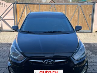 2013 Hyundai Solaris I, чёрный, 700000 рублей, вид 2