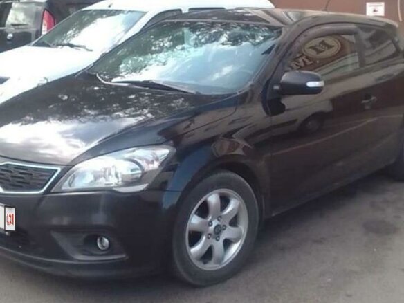 2011 Kia Ceed I Рестайлинг, чёрный, 650000 рублей - вид 1
