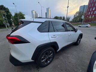 2025 Toyota RAV4 V (XA50), белый, 3950000 рублей, вид 4