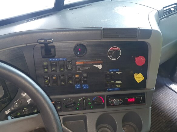 2002 Freightliner Columbia, белый, 2300000 рублей - вид 9