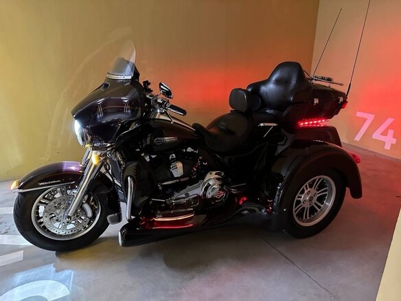 2014 Harley-Davidson Tri Glide, чёрный, 2900000 рублей