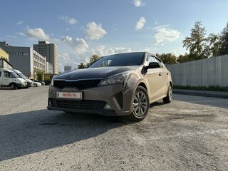 2021 Kia Rio IV Рестайлинг, коричневый, 1790000 рублей, вид 1