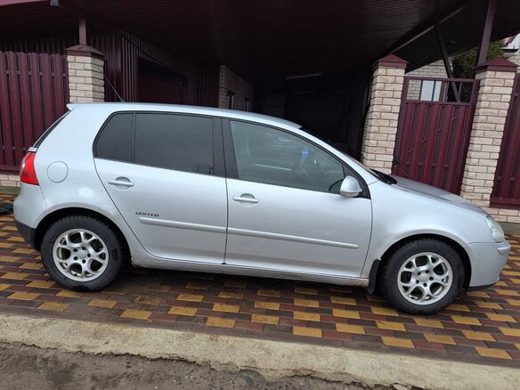 2007 Volkswagen Golf V, серебристый, 500000 рублей - вид 1