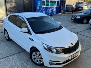 2016 Kia Rio III Рестайлинг, белый, 1050000 рублей, вид 4