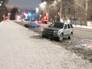 2000 Infiniti QX4 I, серебристый, 755000 рублей, вид 2