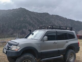 2002 Mitsubishi Pajero III Рестайлинг, серебристый, 1499000 рублей, вид 2