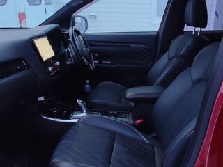 2020 Mitsubishi Outlander PHEV III Рестайлинг 3, красный, 3600000 рублей, вид 2