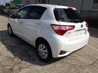 2018 Toyota Vitz III (XP130) Рестайлинг 2, белый, 1500000 рублей, вид 2