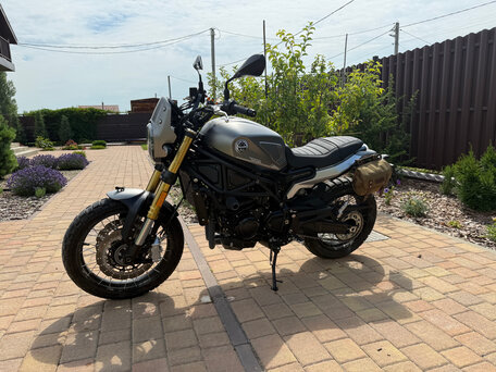2022 Benelli Leoncino 800 Trail, серый, 655000 рублей, вид 3