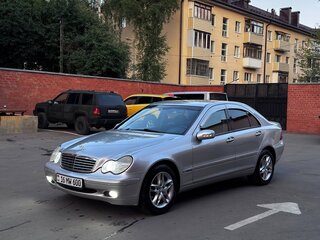 2001 Mercedes-Benz C-Класс 200 II (W203), серебристый, 500000 рублей, вид 1