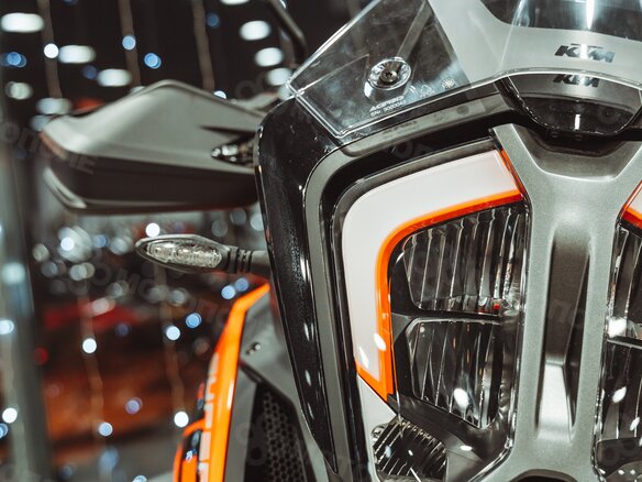 2024 KTM 1290 Super Adventure S, оранжевый - вид 14