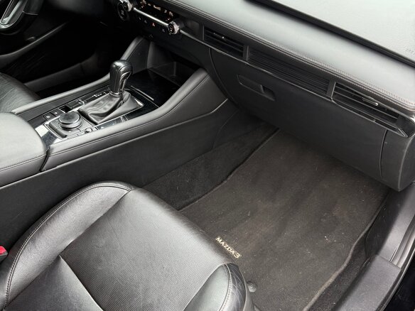 2019 Mazda 3 IV (BP), чёрный, 1790000 рублей - вид 11