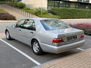 1997 Mercedes-Benz S-Класс 500 III (W140) Рестайлинг, серебристый, 11999000 рублей, вид 3