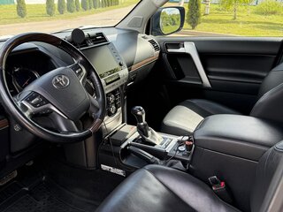 2021 Toyota Land Cruiser Prado 150 Series Рестайлинг 3, чёрный, 5700000 рублей, вид 3
