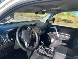 2018 Toyota Land Cruiser Prado 150 Series Рестайлинг 2, белый, 5500000 рублей, вид 4