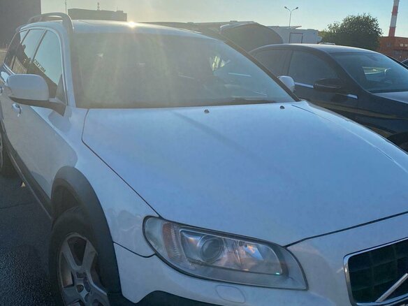 2013 Volvo XC70 II Рестайлинг, белый, 1650000 рублей - вид 1
