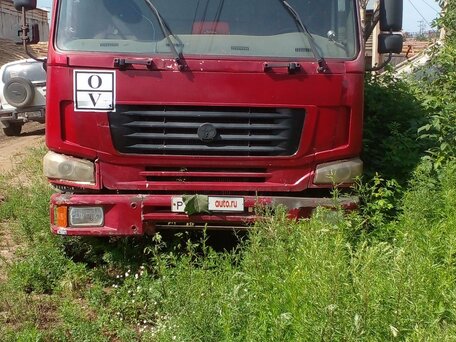 2003 Sinotruk Howo 4X2, красный, 780000 рублей, вид 3