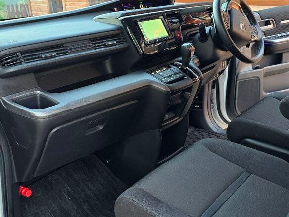 2020 Honda Stepwgn Spada V Рестайлинг, белый, 2699000 рублей - вид 9