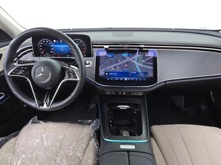 2025 Mercedes-Benz E-Класс 200 VI (W214, S214), красный, 6450000 рублей, вид 3