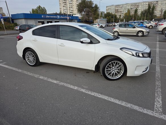 2017 Kia Cerato III Рестайлинг (Classic), белый, 1590000 рублей - вид 9
