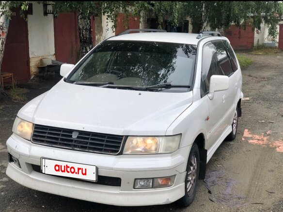 1998 Mitsubishi Chariot III, белый, 160000 рублей - вид 2
