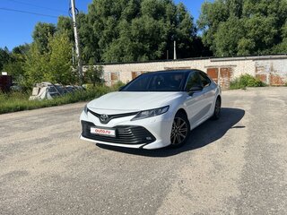 2018 Toyota Camry VIII (XV70), белый, 2800000 рублей, вид 1