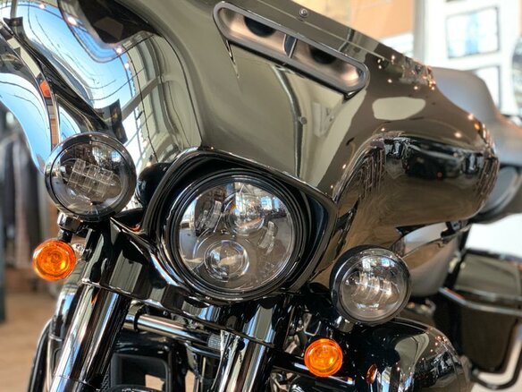 2021 Harley-Davidson Ultra Limited, чёрный - вид 1